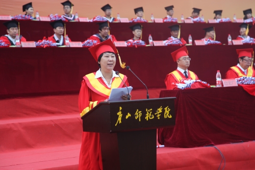 纽约国际官网隆重举行2016届学生毕业典礼暨学历学位授予仪式