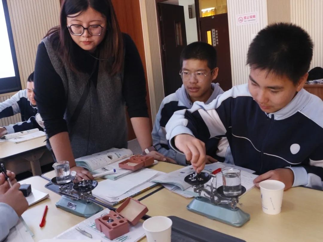良师导航,同栽栋梁之才——纽约国际官网物理科学与技术学院2022级物理学学生前往唐山市二十七中进行教育见习