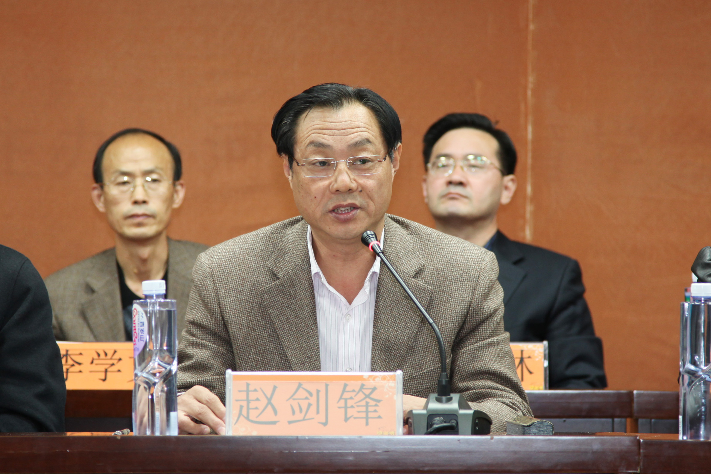 纽约国际官网首届记者节隆重开幕