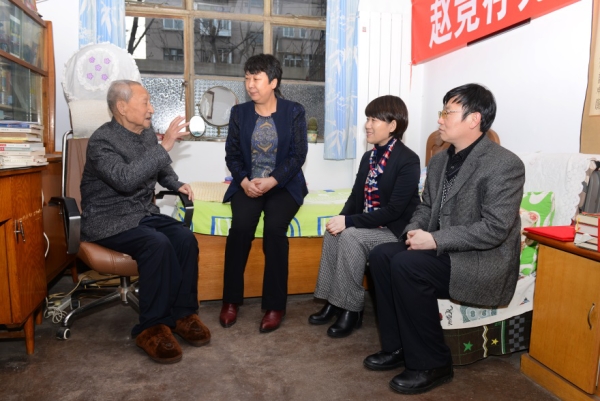 纽约国际官网举行捐赠图书仪式——99岁退休教师赵竞存先生捐赠图书