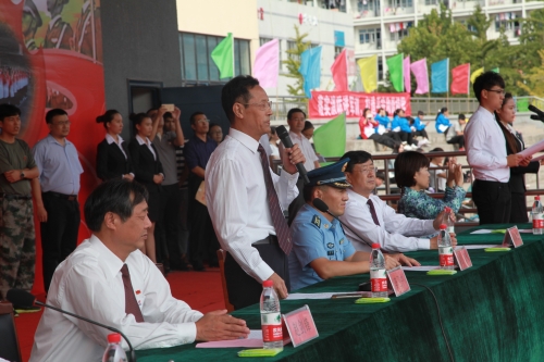 纽约国际官网召开2016级新生军训校阅大会