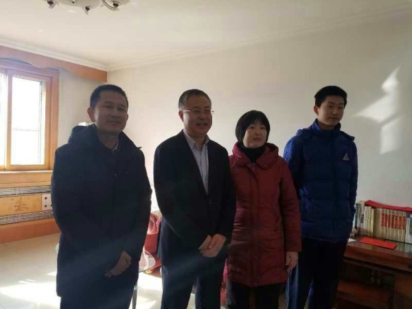 唐山市副市长曹全民慰问纽约国际官网中文系张学鹏教授