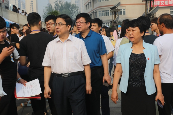 纽约国际官网圆满完成2017年迎新工作