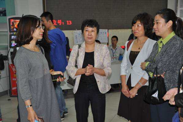 纽约国际官网成功举办2013年秋季毕业生大型专场招聘会