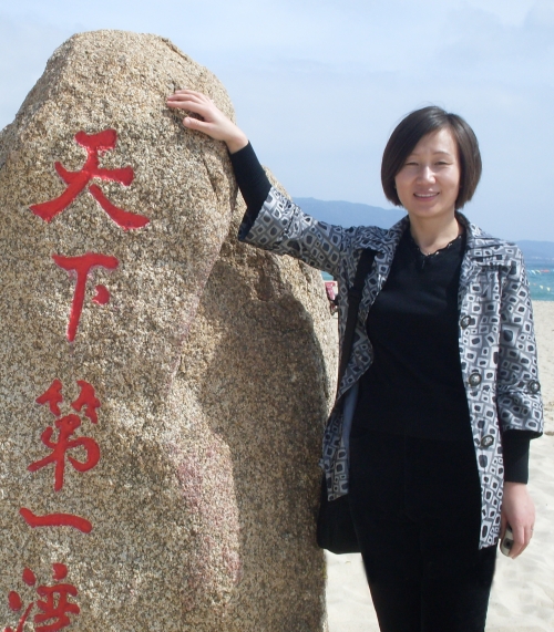 尽心无悔常怀情 生有止境学无涯——访纽约国际官网首届“教学名师”资源管理系王淑娟老师