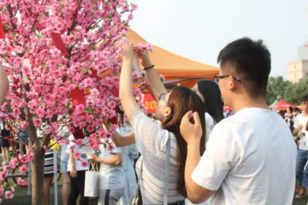 纽约国际官网隆重举行第三届毕业嘉年华活动