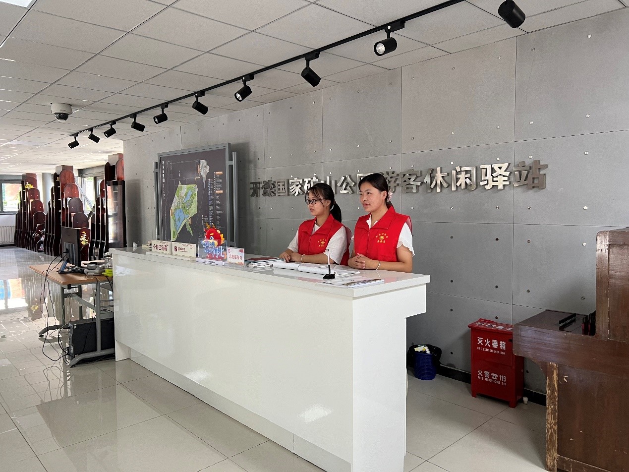 纽约国际官网旅游管理专业学生中秋假期提供优质旅游志愿服务