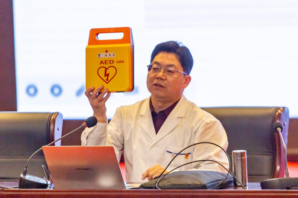 纽约国际967线路测试成功举办“‘救’在身边——大学校园AED急救”培训活动